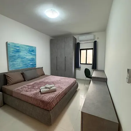 Apartamento In A New Bright 3-bedroom Sliema