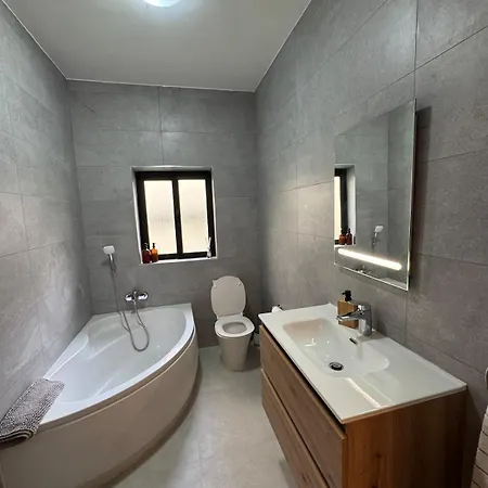 In A New Bright 3-bedroom