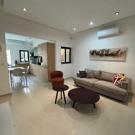 In A New Bright 3-bedroom Appartamento