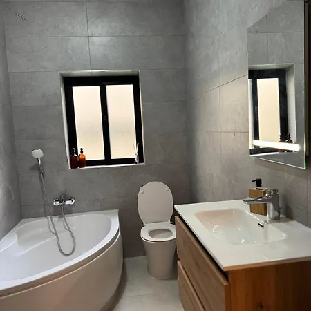 In A New Bright 3-bedroom