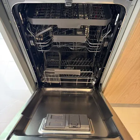 In A New Bright 3-bedroom