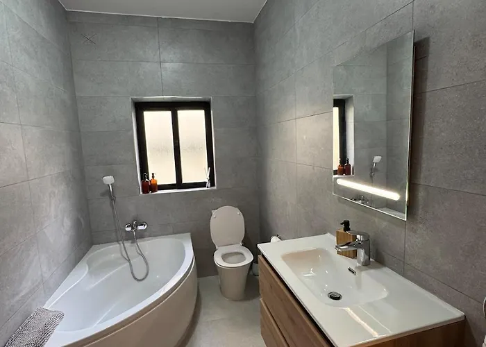 In A New Bright 3-bedroom