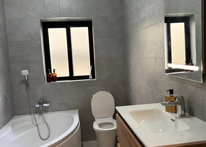 In A New Bright 3-bedroom