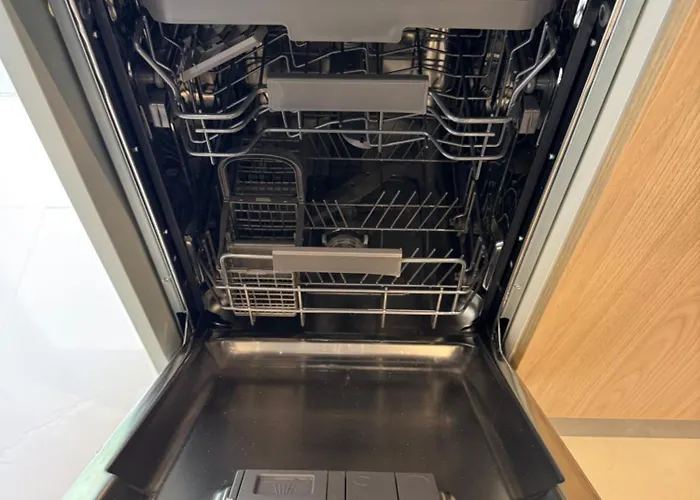 In A New Bright 3-bedroom